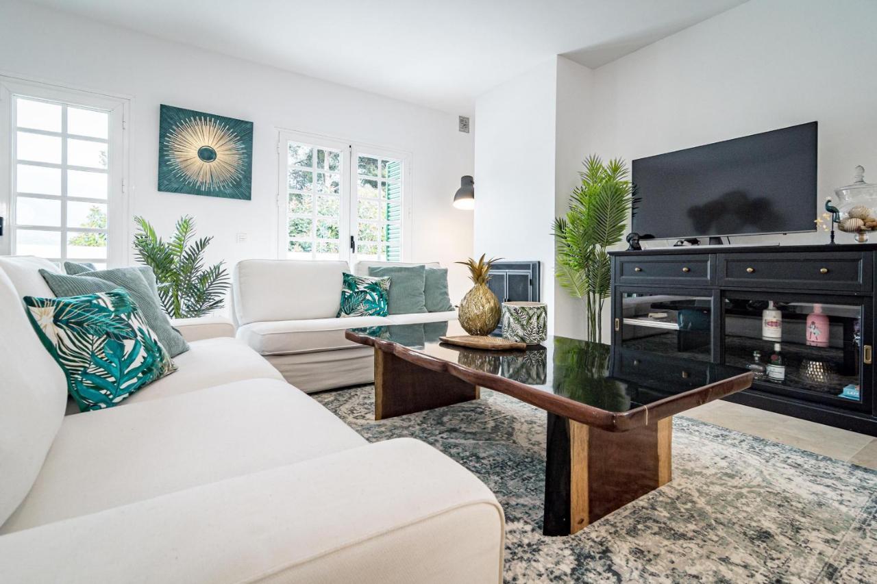 Ferienhaus Charming And Modern 3-bedroom Duplex In Aloha Pueblo With Mountain Views Marbella