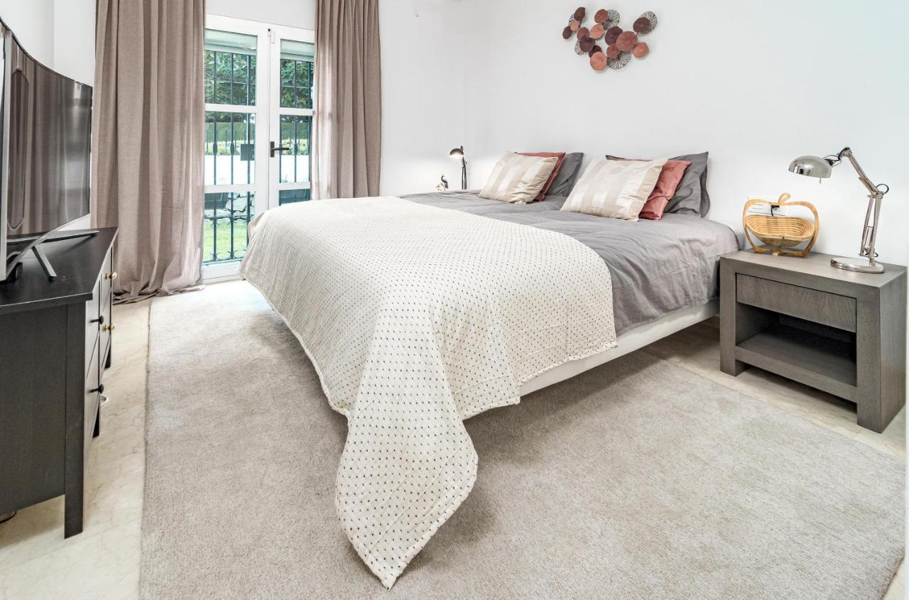 Charming And Modern 3-bedroom Duplex In Aloha Pueblo With Mountain Views Ferienhaus Marbella